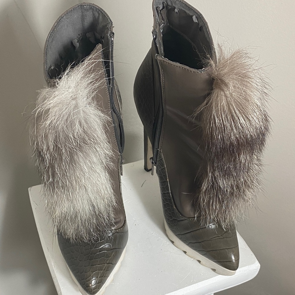 Elegant Fur-Accent Heeled Boots
